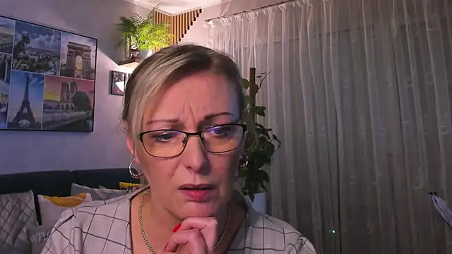 Snapshot of vanessa_chat chatting on 03/04/25, 09:00 vanessa chat online show from 03/04/25, 09:00