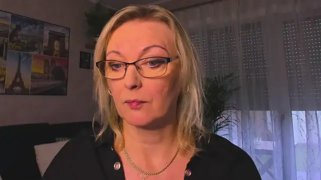 Snapshot of vanessa_chat chatting on 11/24/25, 02:17 vanessa chat online show from 11/24/25, 02:17