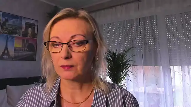 vanessa chat online show from 10/16/25, 01:30