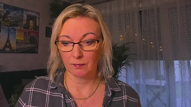 vanessa chat online show from 12/22/25, 02:17