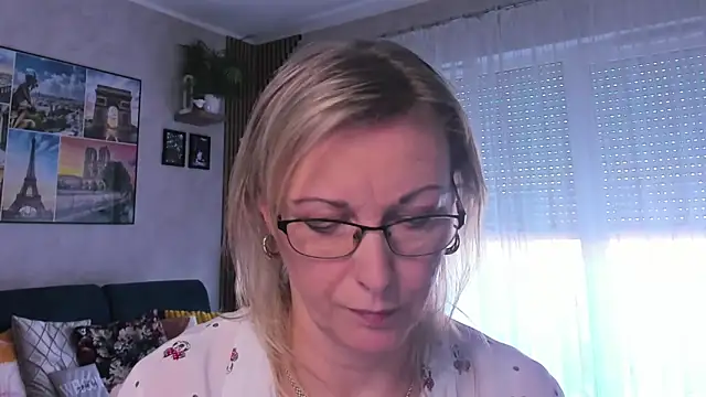 Snapshot of vanessa_chat chatting on 03/18/25, 02:17 vanessa chat online show from 03/18/25, 02:17