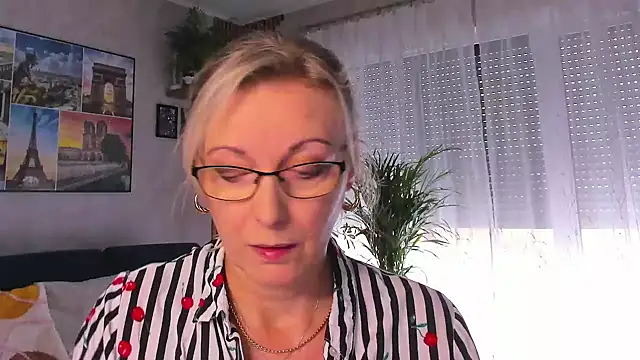 vanessa chat online show from 10/15/25, 01:19