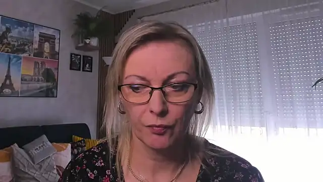 Snapshot of vanessa_chat chatting on 03/11/25, 02:18 vanessa chat online show from 03/11/25, 02:18