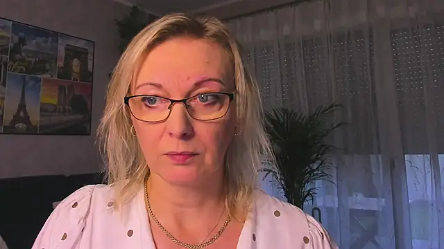 vanessa chat online show from 11/18/25, 02:31