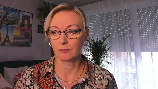 Snapshot of vanessa_chat chatting on 10/06/25, 01:23 vanessa chat online show from 10/06/25, 01:23