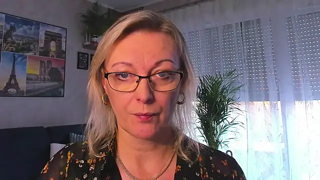 Snapshot of vanessa_chat chatting on 11/06/25, 02:21 vanessa chat online show from 11/06/25, 02:21