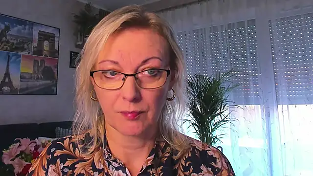 vanessa chat online show from 11/05/25, 02:20