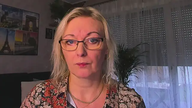 Snapshot of vanessa_chat chatting on 12/15/25, 02:34 vanessa chat online show from 12/15/25, 02:34