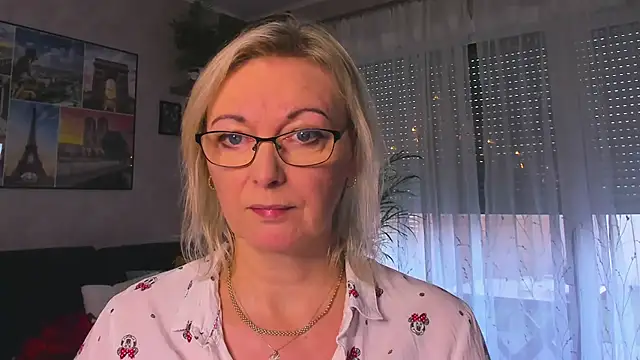 Snapshot of vanessa_chat chatting on 12/18/25, 02:21 vanessa chat online show from 12/18/25, 02:21