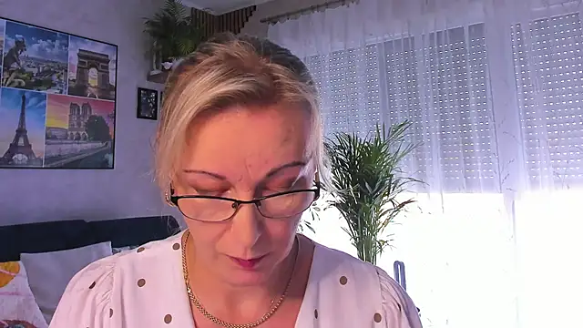 Snapshot of vanessa_chat chatting on 10/13/25, 01:23 vanessa chat online show from 10/13/25, 01:23