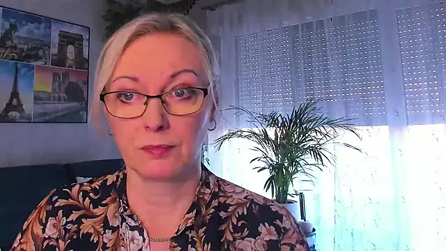 vanessa chat online show from 04/21/26, 04:13