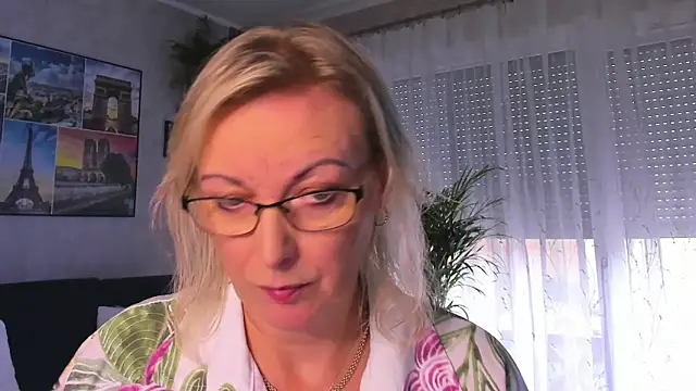 vanessa chat online show from 10/22/25, 01:21