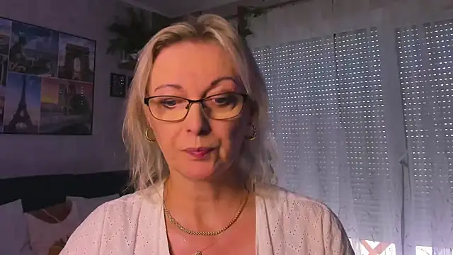 Snapshot of vanessa_chat chatting on 09/17/25, 01:24 vanessa chat online show from 09/17/25, 01:24