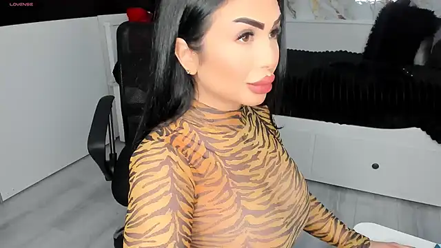 Snapshot of mistress_meryem chatting on 03/21/25, 02:39 mistress meryem online show from 03/21/25, 02:39