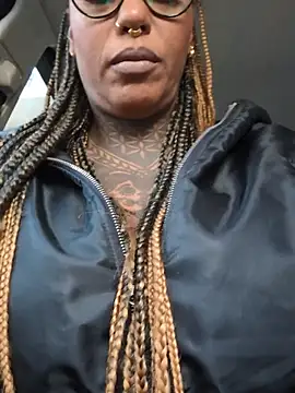 Snapshot of DarkDea chatting on 12/01/25, 02:51 DarkDea online show from 12/01/25, 02:51