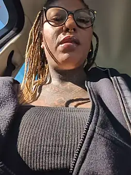 Snapshot of DarkDea chatting on 11/13/25, 11:03 DarkDea online show from 11/13/25, 11:03