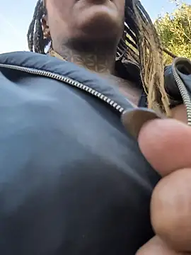 Snapshot of DarkDea chatting on 11/16/25, 02:00 DarkDea online show from 11/16/25, 02:00