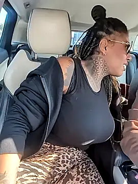 Snapshot of DarkDea chatting on 11/01/25, 12:32 DarkDea online show from 11/01/25, 12:32