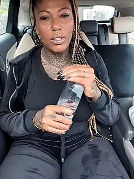 Snapshot of DarkDea chatting on 11/02/25, 12:54 DarkDea online show from 11/02/25, 12:54