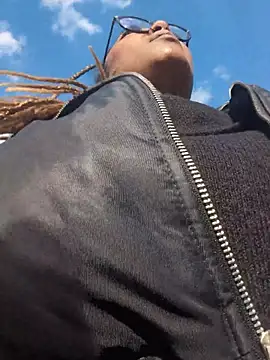 Snapshot of DarkDea chatting on 12/02/25, 01:02 DarkDea online show from 12/02/25, 01:02