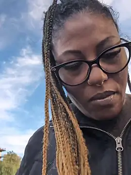 Snapshot of DarkDea chatting on 12/05/25, 12:48 DarkDea online show from 12/05/25, 12:48