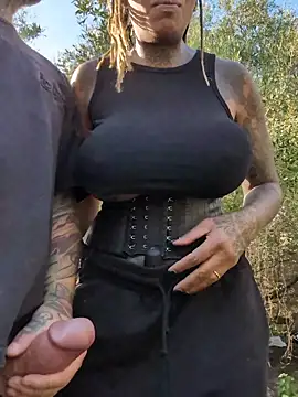 Snapshot of DarkDea chatting on 11/12/25, 12:42 DarkDea online show from 11/12/25, 12:42