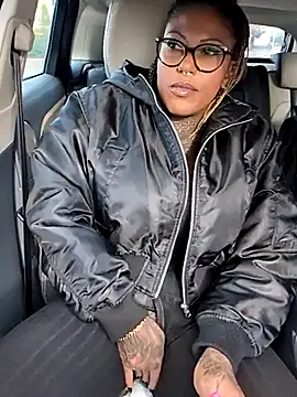 Snapshot of DarkDea chatting on 11/08/25, 01:47 DarkDea online show from 11/08/25, 01:47