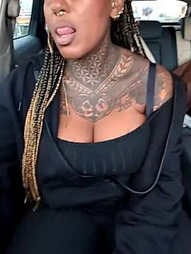 Snapshot of DarkDea chatting on 10/31/25, 03:41 DarkDea online show from 10/31/25, 03:41