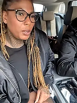 Snapshot of DarkDea chatting on 11/10/25, 10:42 DarkDea online show from 11/10/25, 10:42