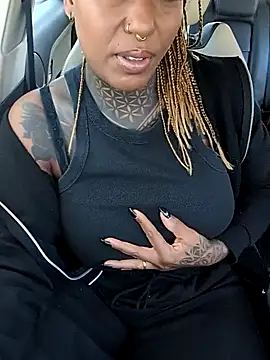 Snapshot of DarkDea chatting on 10/27/25, 12:39 DarkDea online show from 10/27/25, 12:39