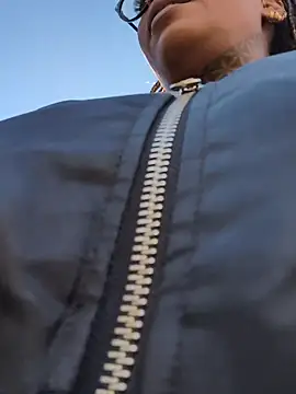 Snapshot of DarkDea chatting on 11/30/25, 01:45 DarkDea online show from 11/30/25, 01:45