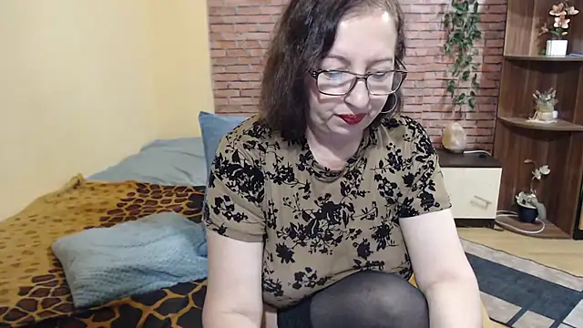 Snapshot of EvelyneFlirtyMilf chatting on 07/12/26, 04:24 EvelyneFlirtyMilf online show from 07/12/26, 04:24