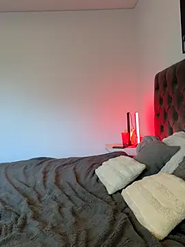 EllaMae online show from 10/12/25, 02:18