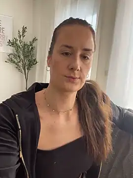 EllaMae online show from 03/22/25, 09:34