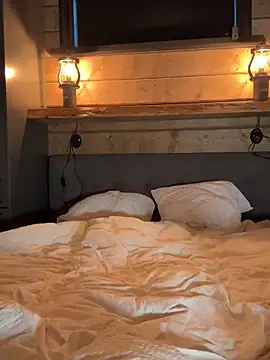 EllaMae online show from 10/27/25, 01:45