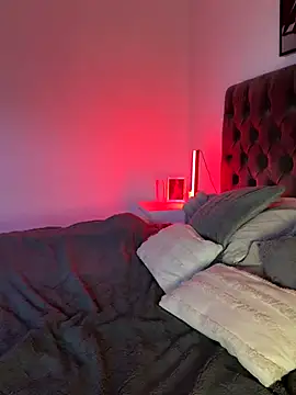 EllaMae online show from 11/11/25, 02:12