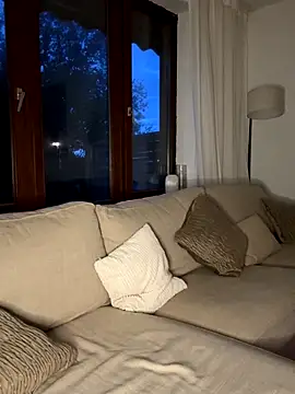 EllaMae online show from 11/04/25, 04:11