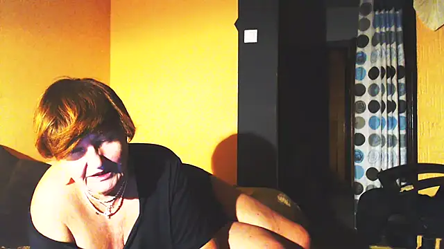 Snapshot of MioritaHard chatting on 03/06/25, 10:36 MioritaHard online show from 03/06/25, 10:36