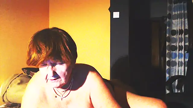 Snapshot of MioritaHard chatting on 03/04/25, 09:43 MioritaHard online show from 03/04/25, 09:43