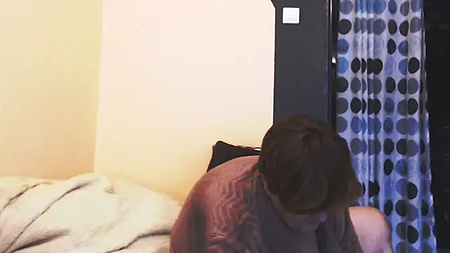 Snapshot of MioritaHard chatting on 10/17/25, 10:18 MioritaHard online show from 10/17/25, 10:18