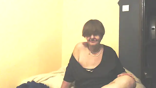 Snapshot of MioritaHard chatting on 09/13/25, 11:16 MioritaHard online show from 09/13/25, 11:16