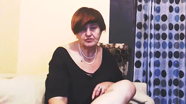 Snapshot of MioritaHard chatting on 10/14/25, 12:28 MioritaHard online show from 10/14/25, 12:28