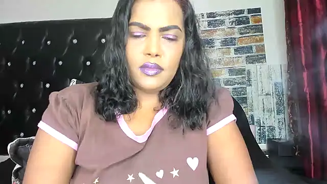 Snapshot of MySweetBitch143 chatting on 10/27/25, 01:56 MySweetBitch143 online show from 10/27/25, 01:56