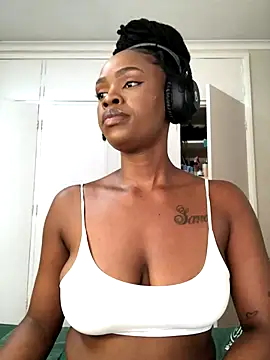 LuciousLips96 online show from 10/12/25, 10:16