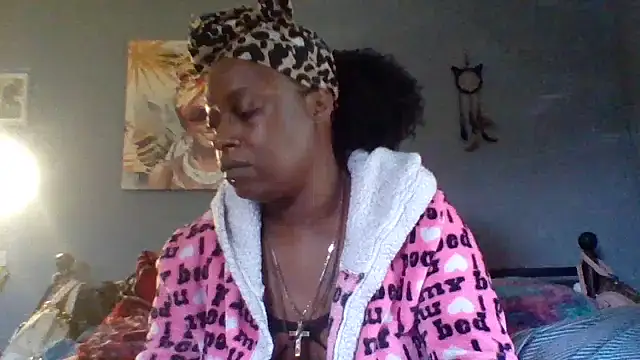 Snapshot of msdeedee chatting on 04/26/26, 12:57 msdeedee online show from 04/26/26, 12:57