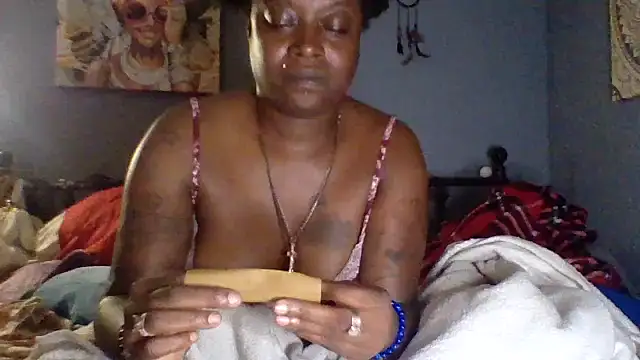 Snapshot of msdeedee chatting on 05/18/26, 07:02 msdeedee online show from 05/18/26, 07:02