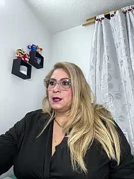 x elena x online show from 12/18/25, 10:19