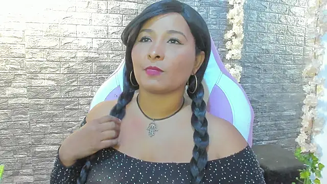 paola ih online show from 05/05/26, 08:01