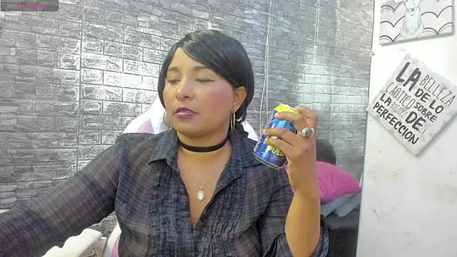 Snapshot of paola_ih chatting on 06/06/26, 09:42 paola ih online show from 06/06/26, 09:42