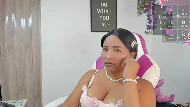 Snapshot of paola_ih chatting on 02/15/25, 02:44 paola ih online show from 02/15/25, 02:44